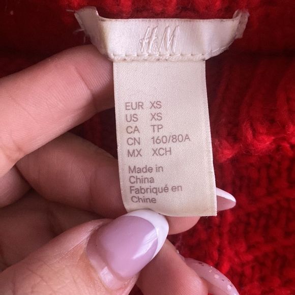 H&M Red Sweater - Picture 5 of 5